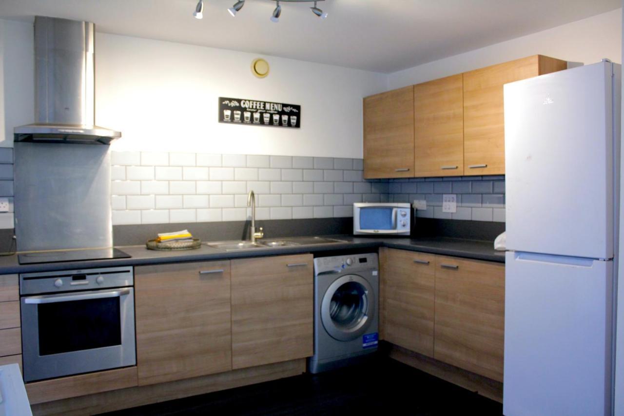 Spacious London Apartment 5 Min Walk To Leytonstone Underground Station And 5 Stops To Zone 1 Екстериор снимка