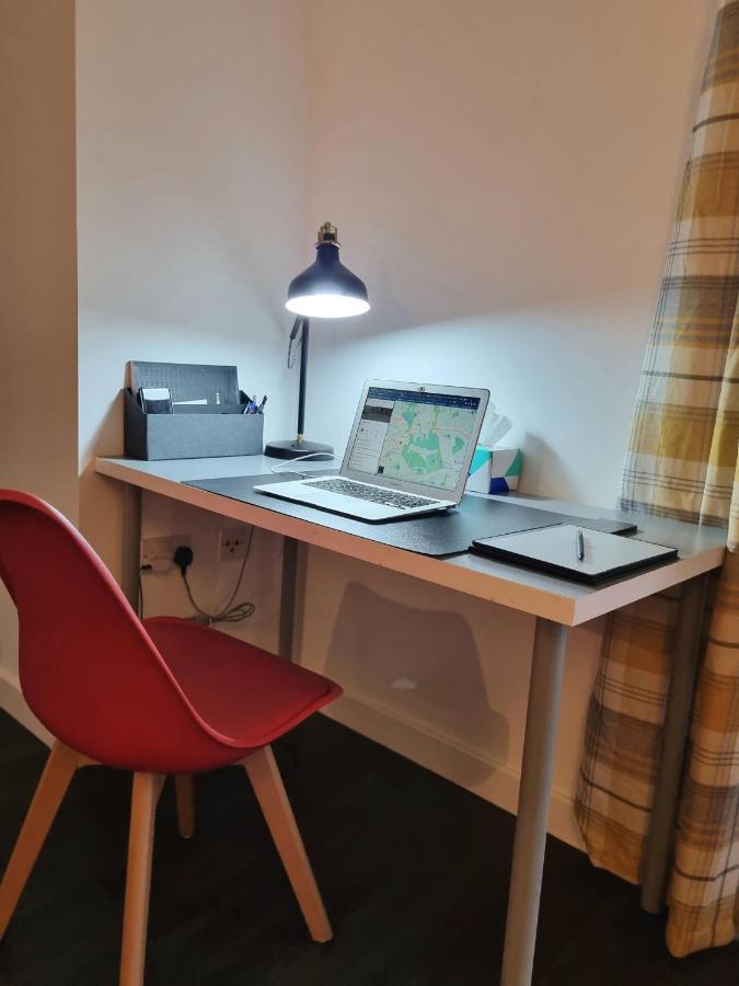 Spacious London Apartment 5 Min Walk To Leytonstone Underground Station And 5 Stops To Zone 1 Екстериор снимка