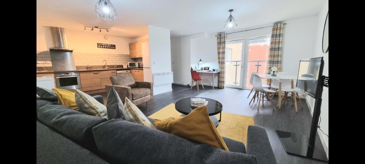 Spacious London Apartment 5 Min Walk To Leytonstone Underground Station And 5 Stops To Zone 1 Екстериор снимка