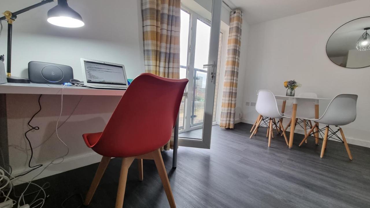 Spacious London Apartment 5 Min Walk To Leytonstone Underground Station And 5 Stops To Zone 1 Екстериор снимка